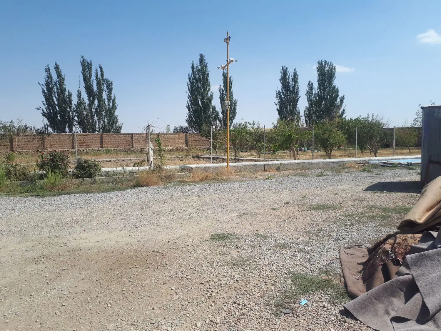 اجاره کارگاه ۲۰۰۰ متری  تولید بلوک تیرچه،موزایک و