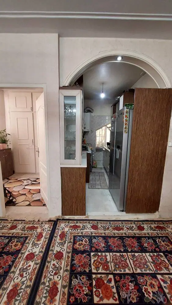 شکوفه بوبرکه نزدیک مترو