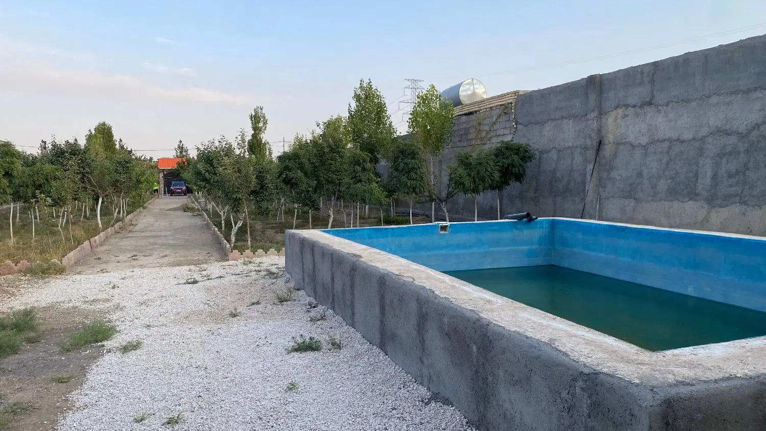 ۱۶۰۰ متر_  ۱۸۰ درخت _ سهم آب _ لوکیشن عالی