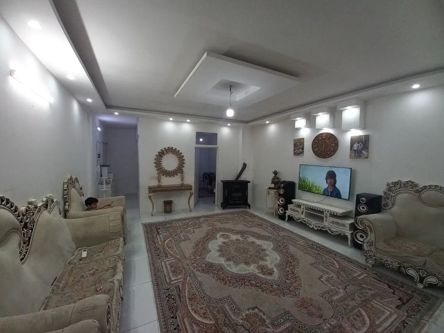 آپارتمان طبقه ۳ با آسانسور