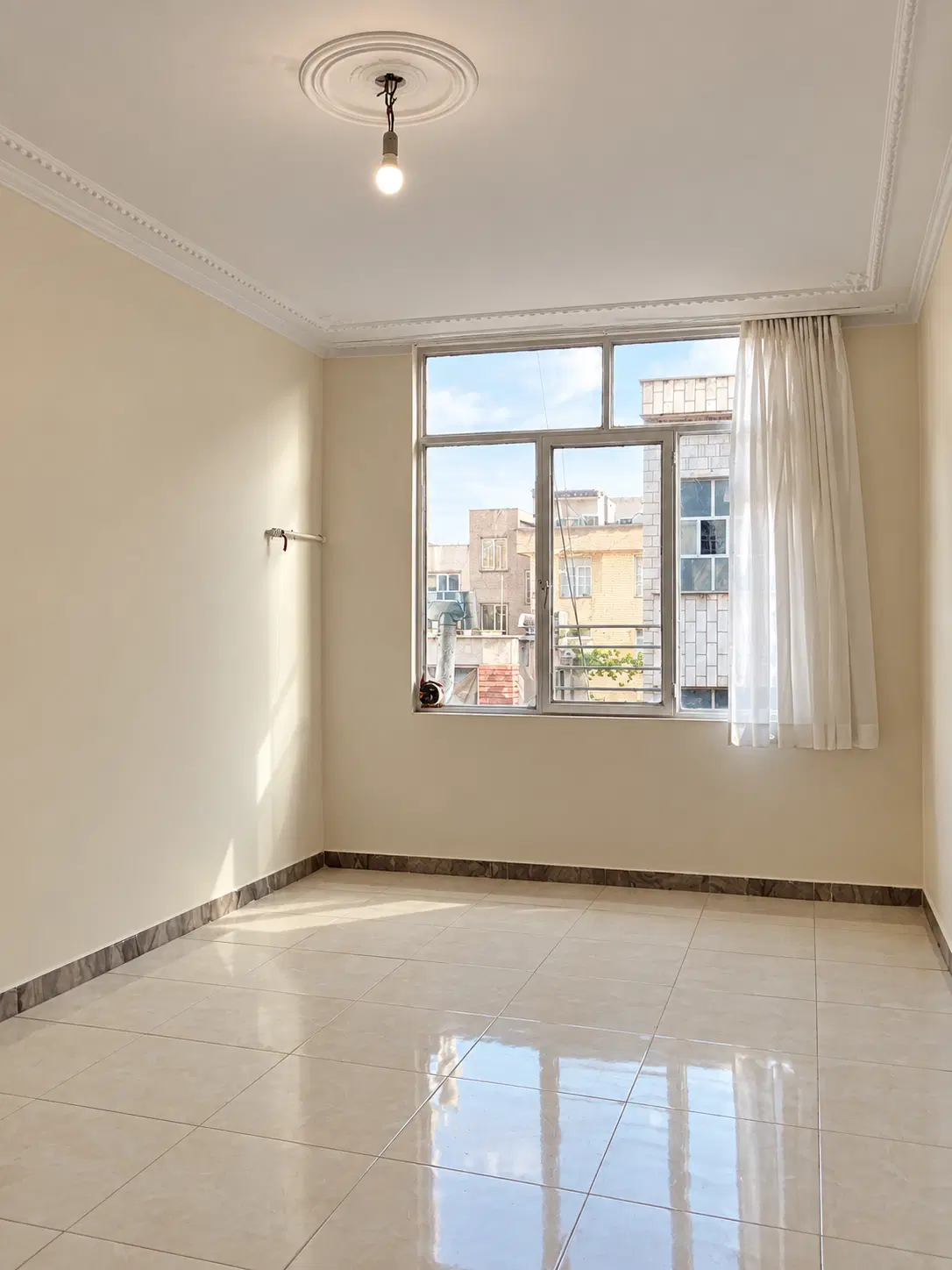 ۷۰ متر _ دو خواب _ تخلیه _ تک واحدی