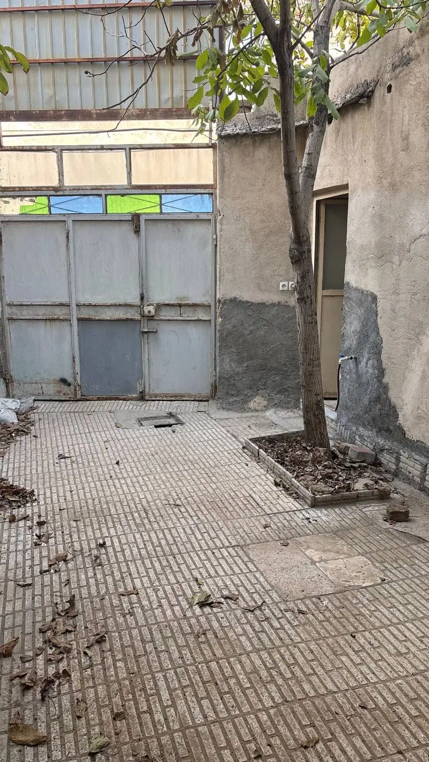 ویلایی ۱۳۰متری سه بر . انتهای خیابان امام