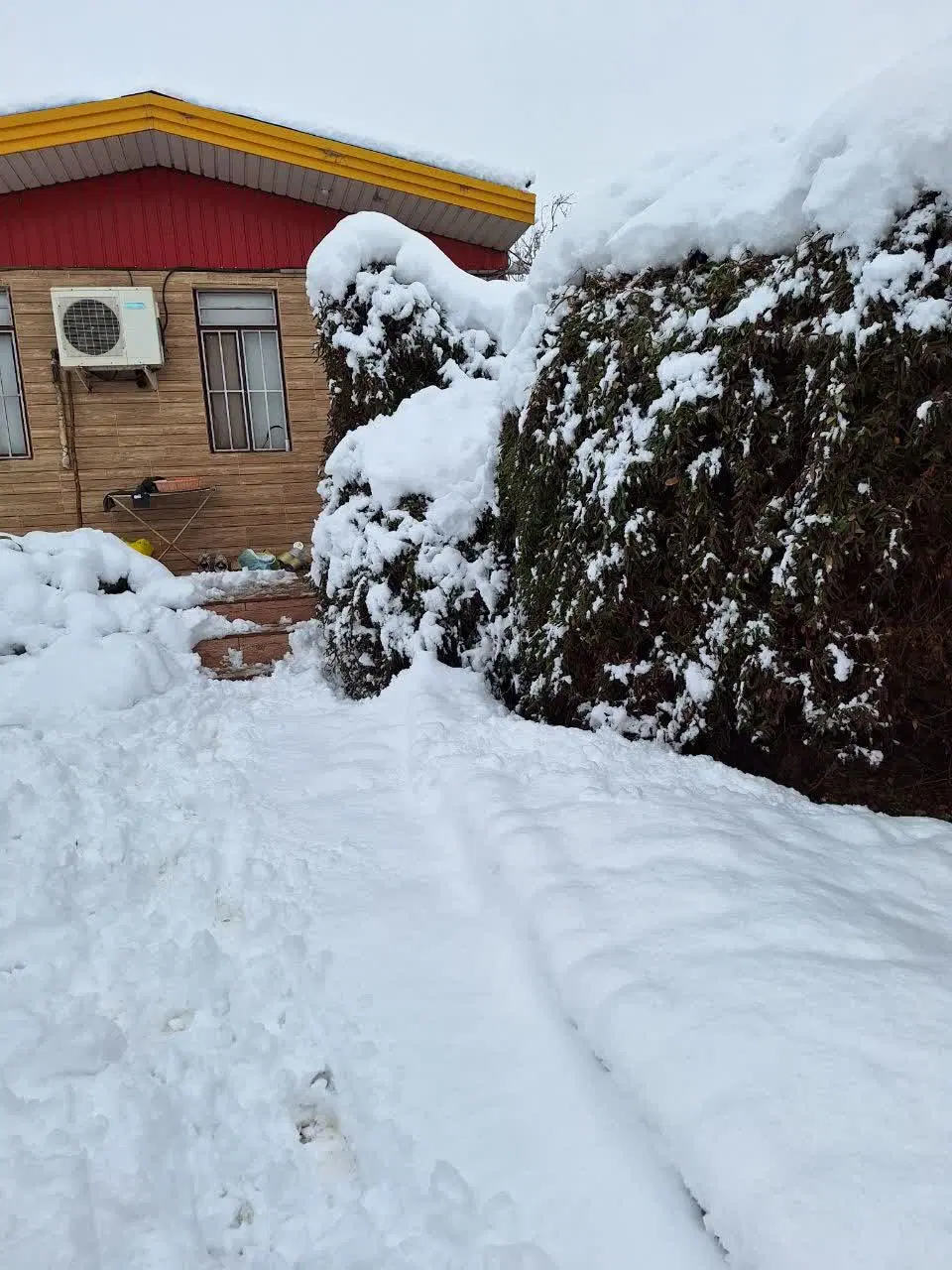 ۹۰۰متر خونه باغ  سند_نوساز