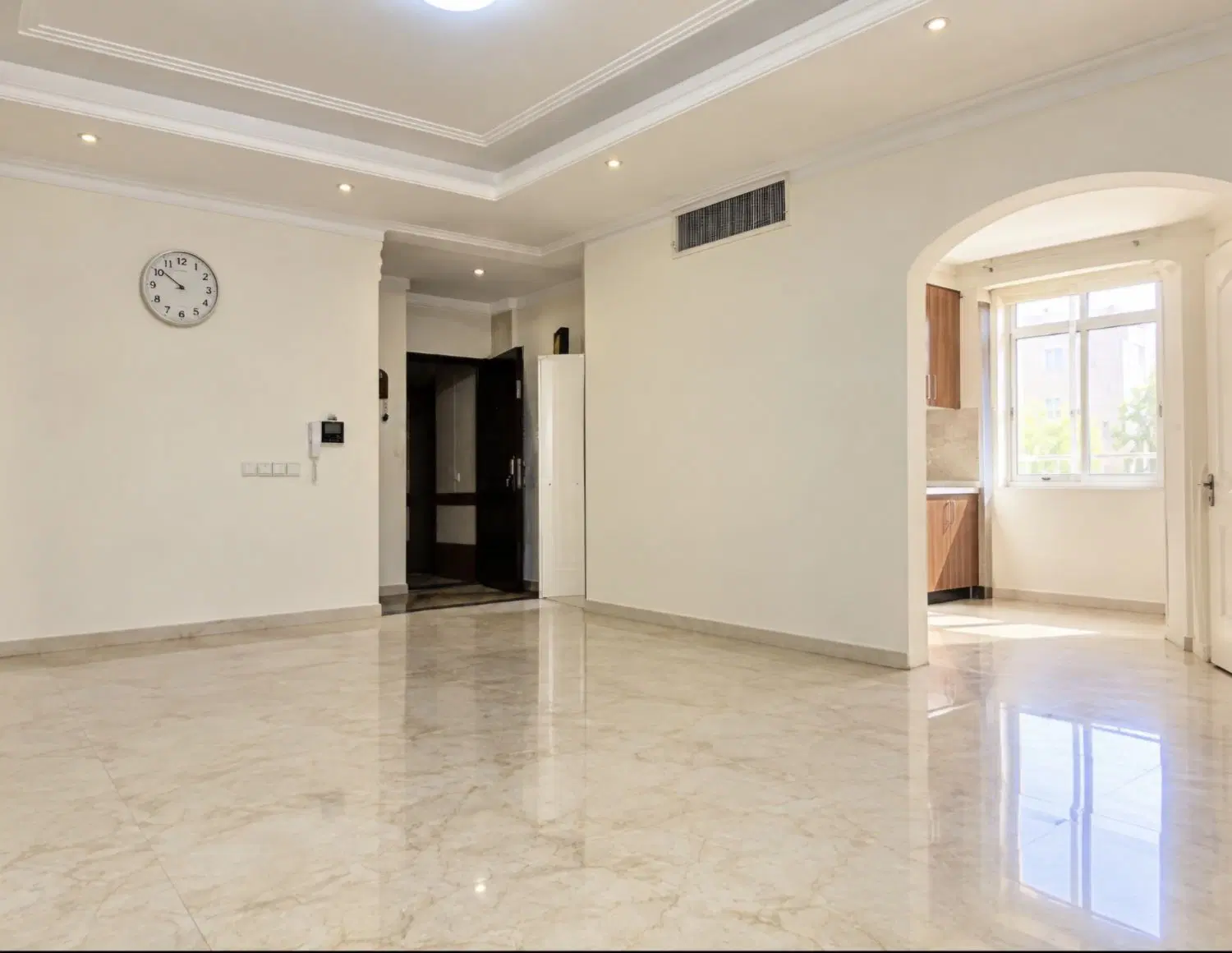 ۹۰متر تکواحدی باغ فیض غرق نور