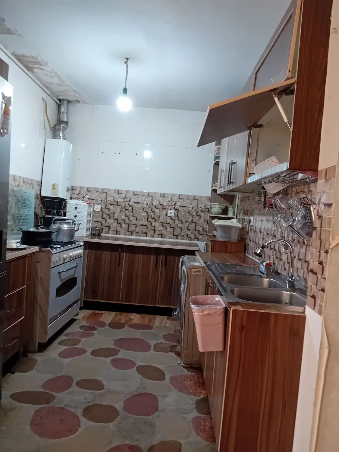 ویلایی درکمالشهر امکانات