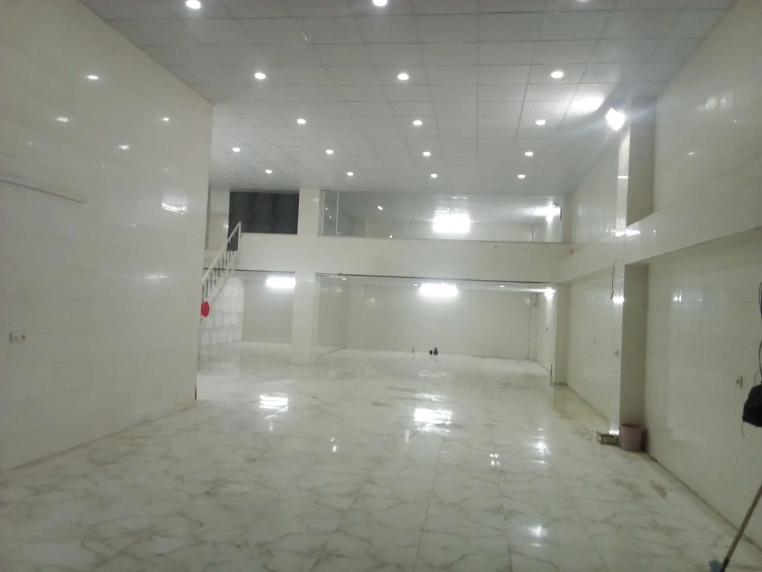 ساختمان کامل دوعدد مغازه چهارعددواحد
