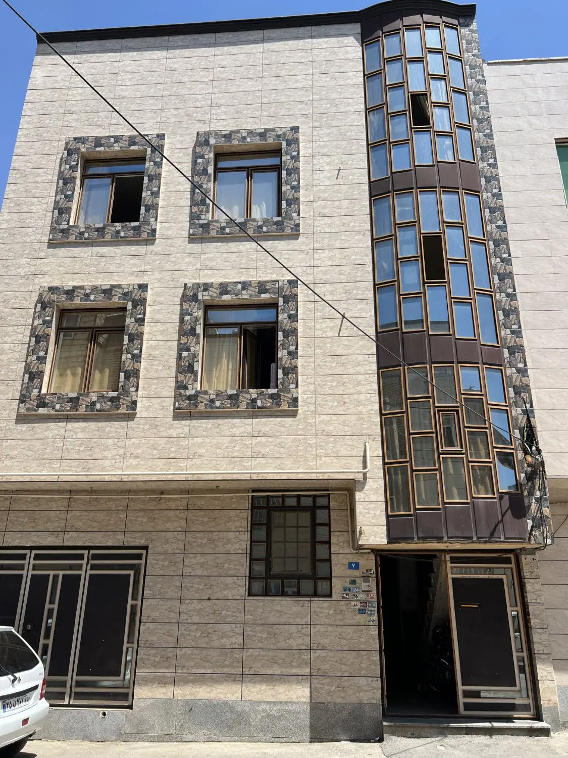 اجاره طبقه دوم، میدان شاهد
