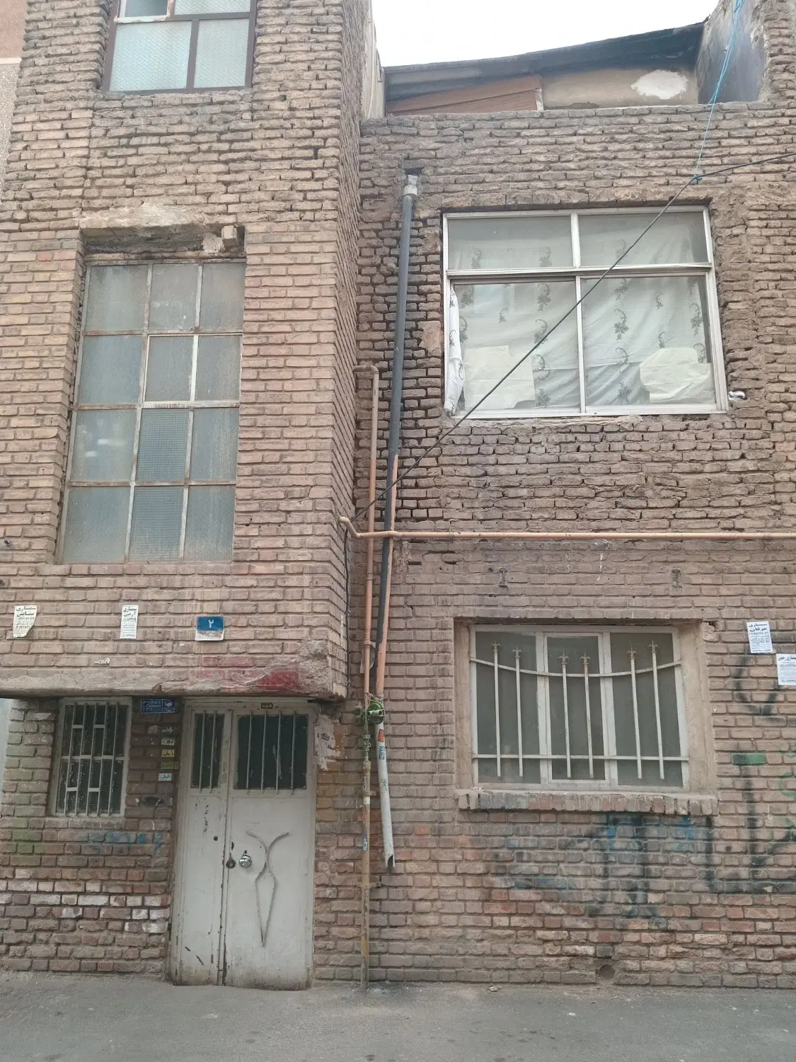 ۶۰ متر جنوبی در ۲ طبقه و نیم