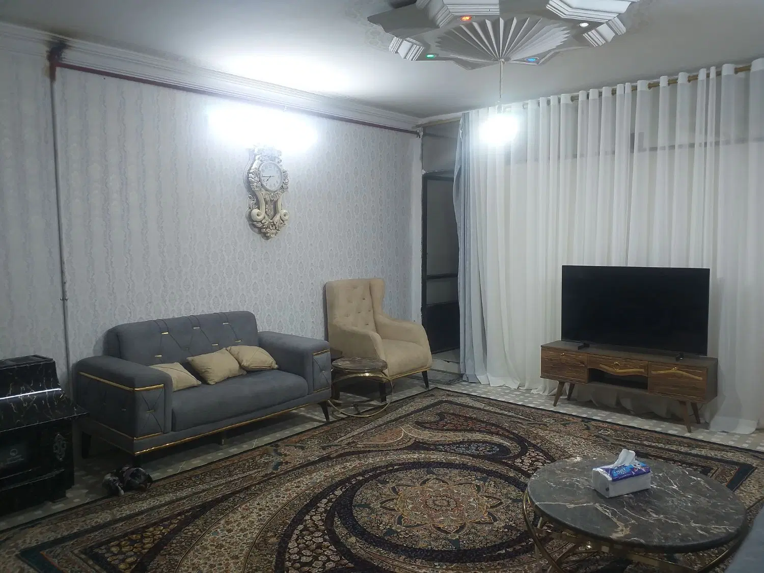 آپارتمان ۹۵متری دوخواب طبقه اول تمیز
