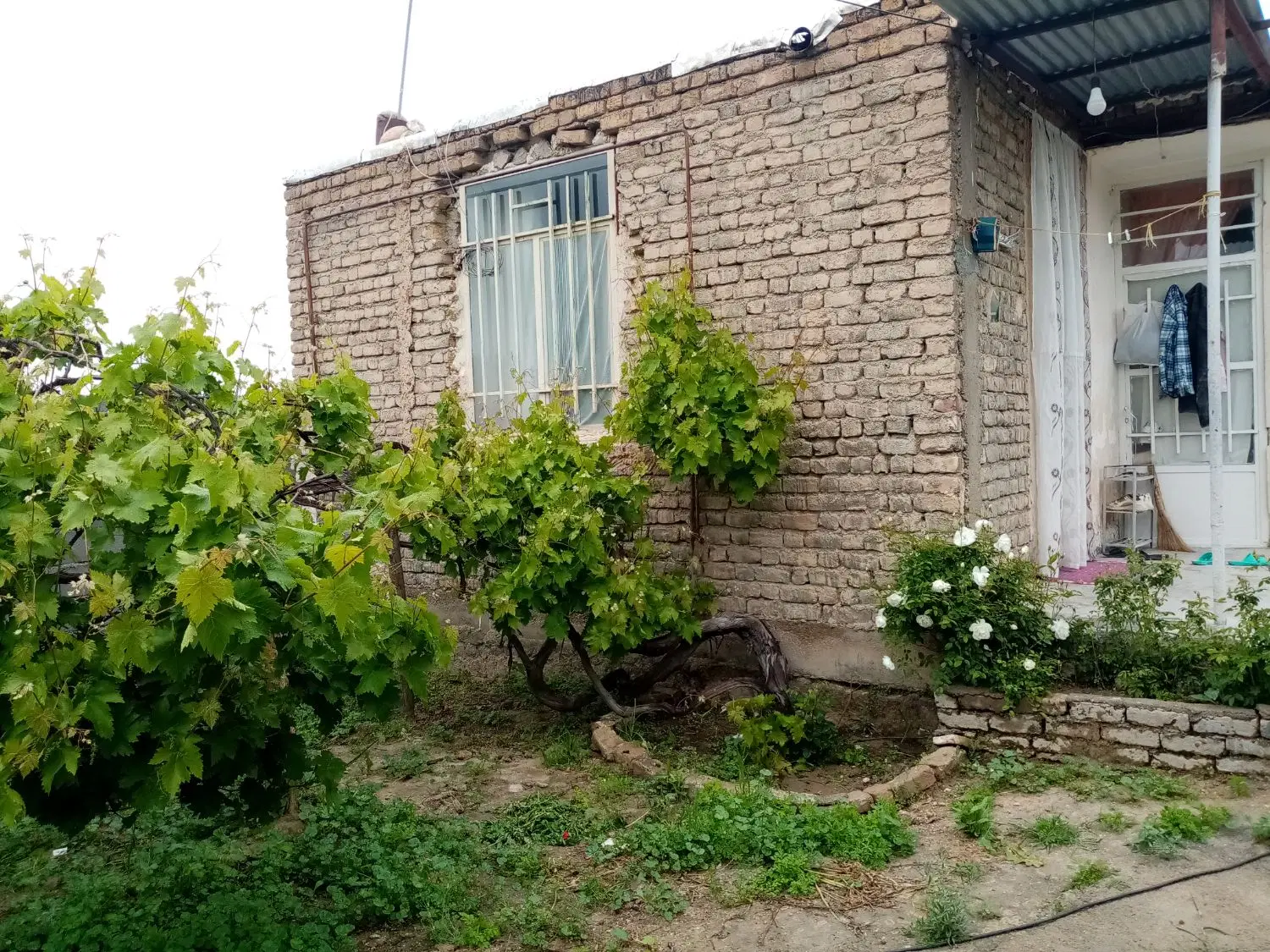 خونه 50 متر و سوله 45 متر و حیاط 372 متر