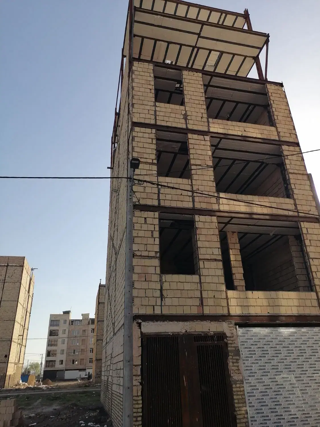 پیش فروش یک واحد آپارتمان ۱۰۰متری ۲ خواب بصورت خام