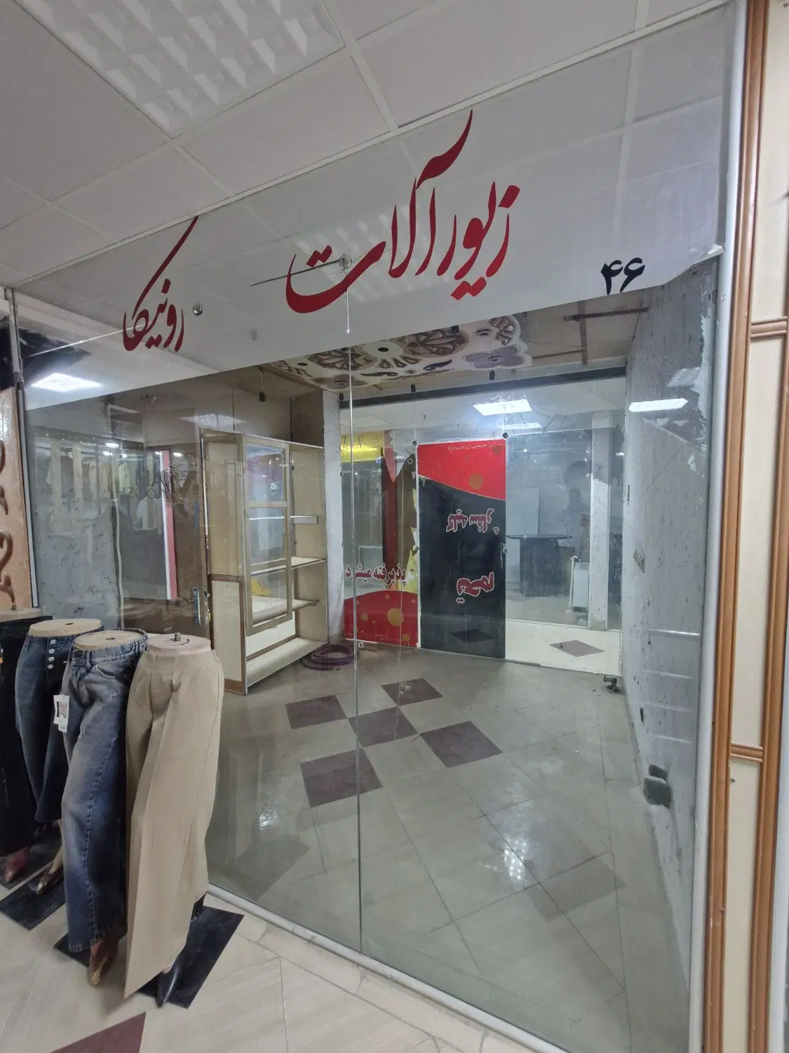مغازه تجاری طبقه همکف پاساژ پردیس کنار پله برقی