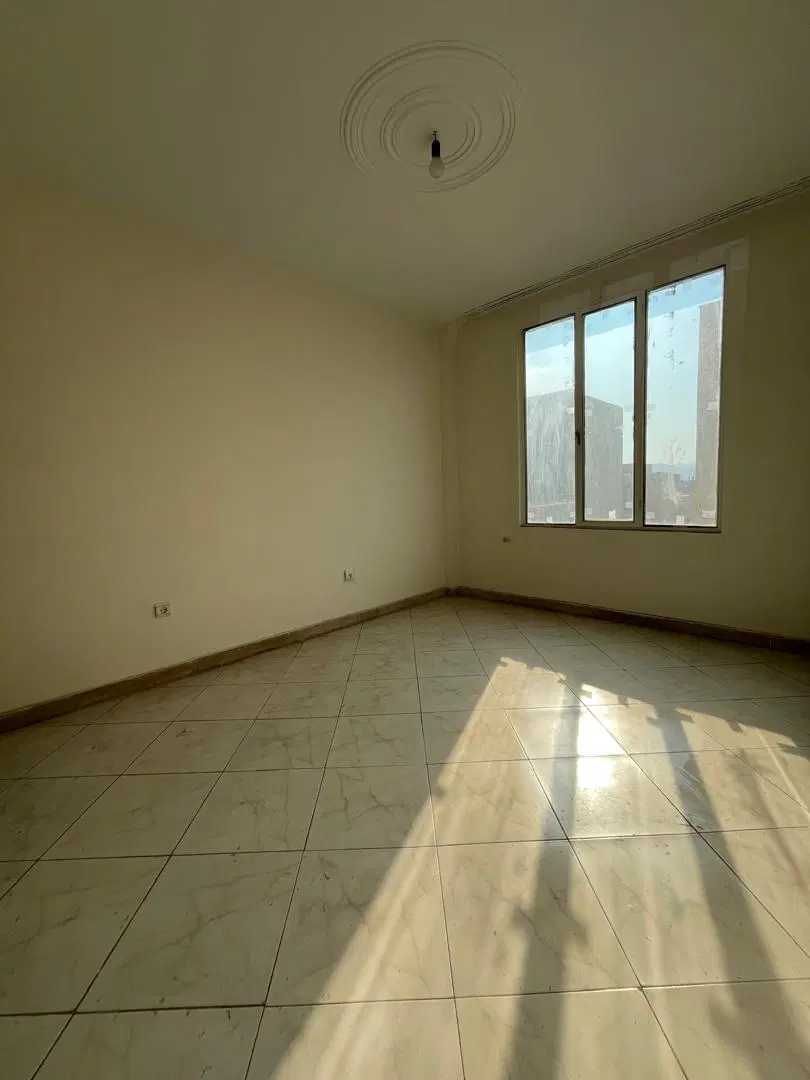 ۵۶ متر_ فول_ نما تراورتن_رو به آفتاب_سالن پرده خور