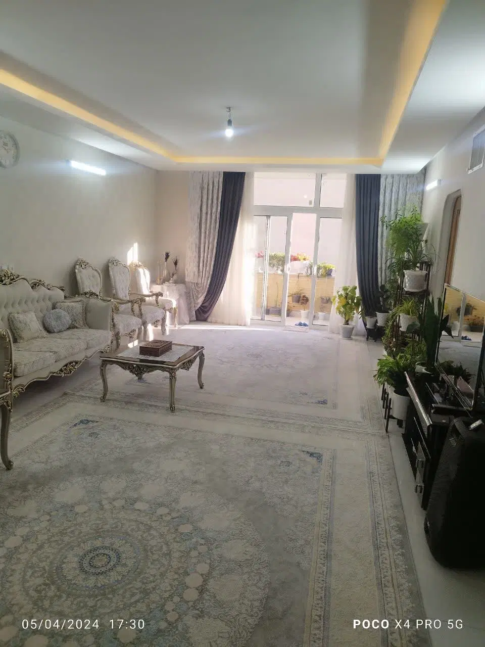 منزل  دوطبقه و نیم برازنده .بعثت