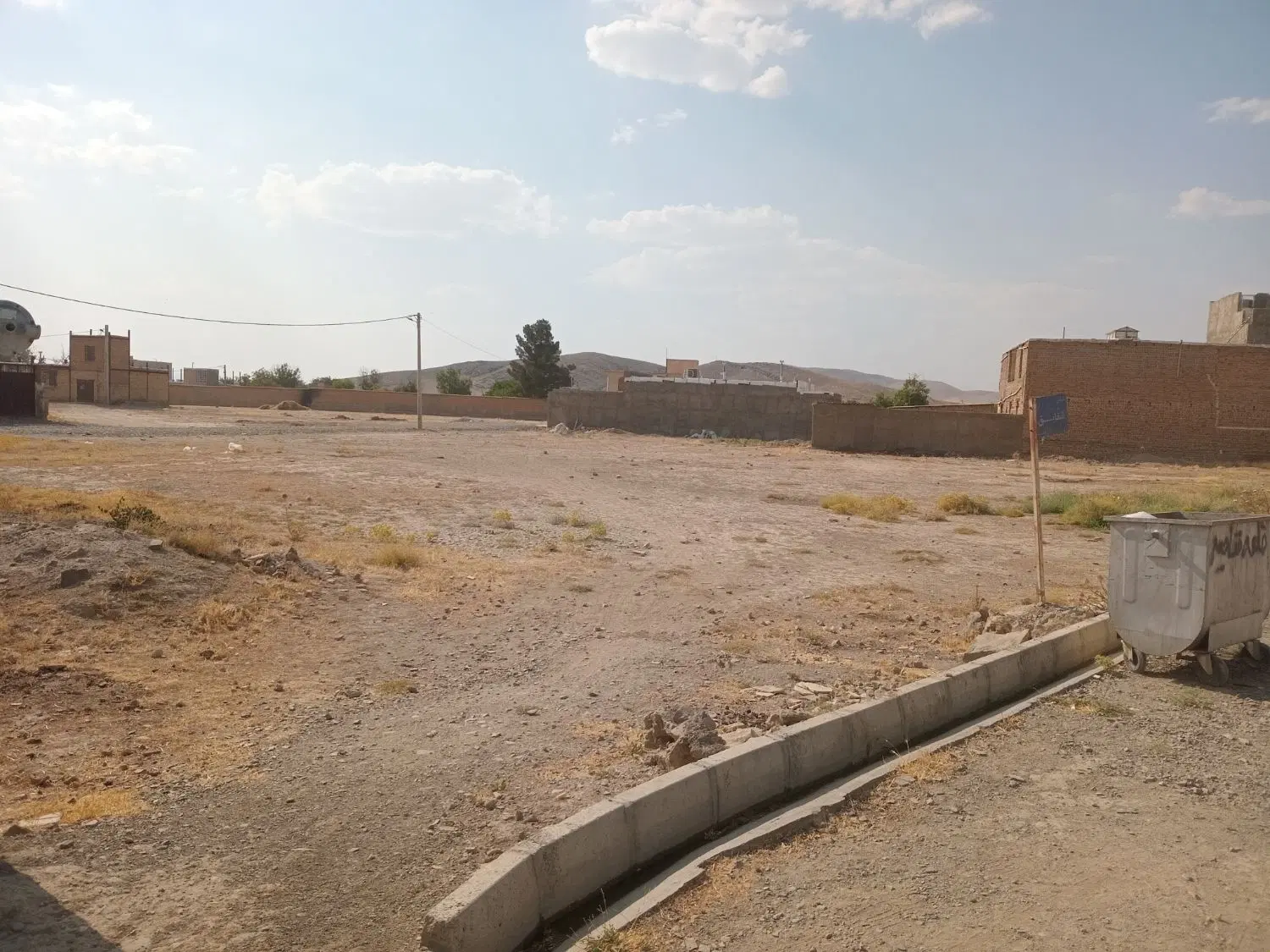 زمین ۵۰۰ متری در قلعه میرفتاح