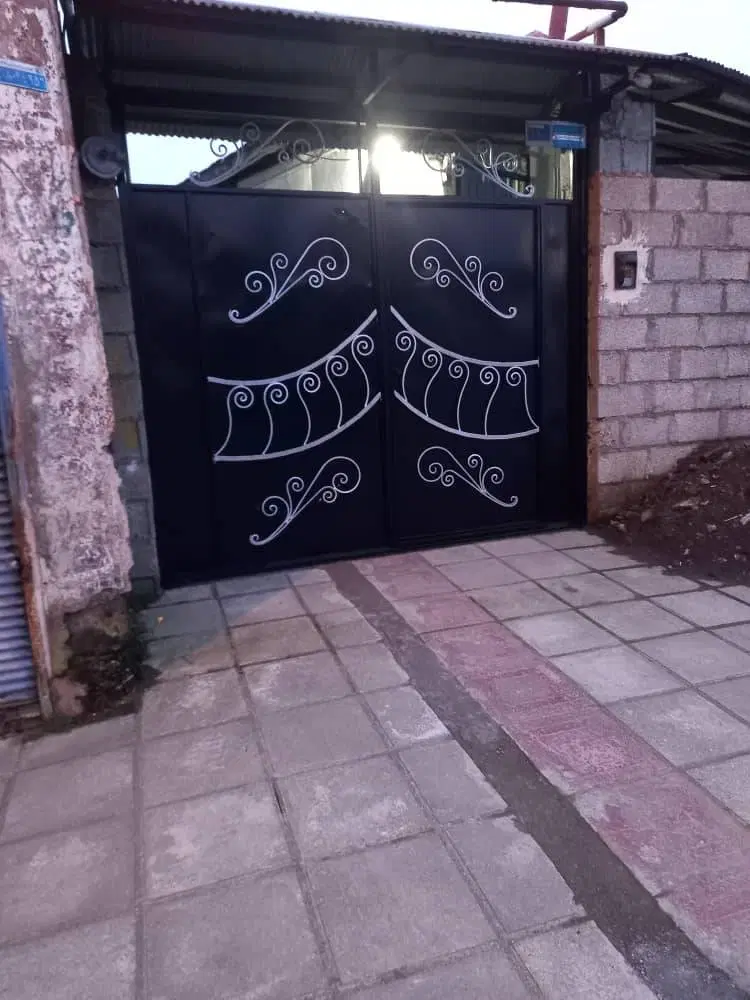 ویلایی ۳ خواب قابل سکونت، با حیاط بزرگ و دلباز