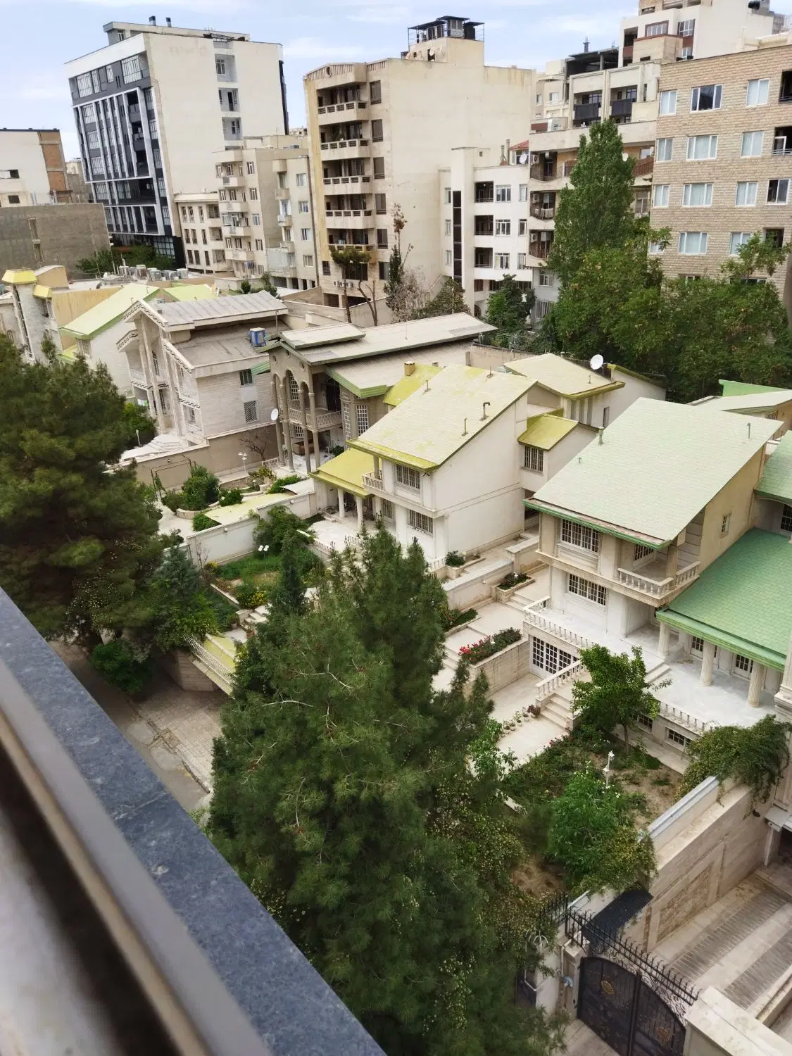 فروش ویلایی زنبق(3طبقه بنا 120متری)
