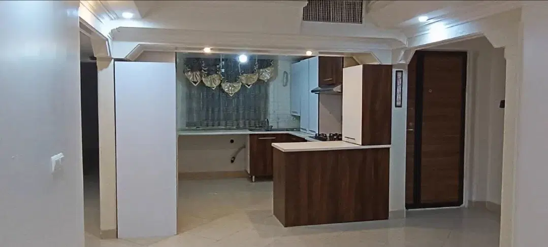 سوهانک ۱۰۴ متری تمیز ودلباز و خوش نقشه