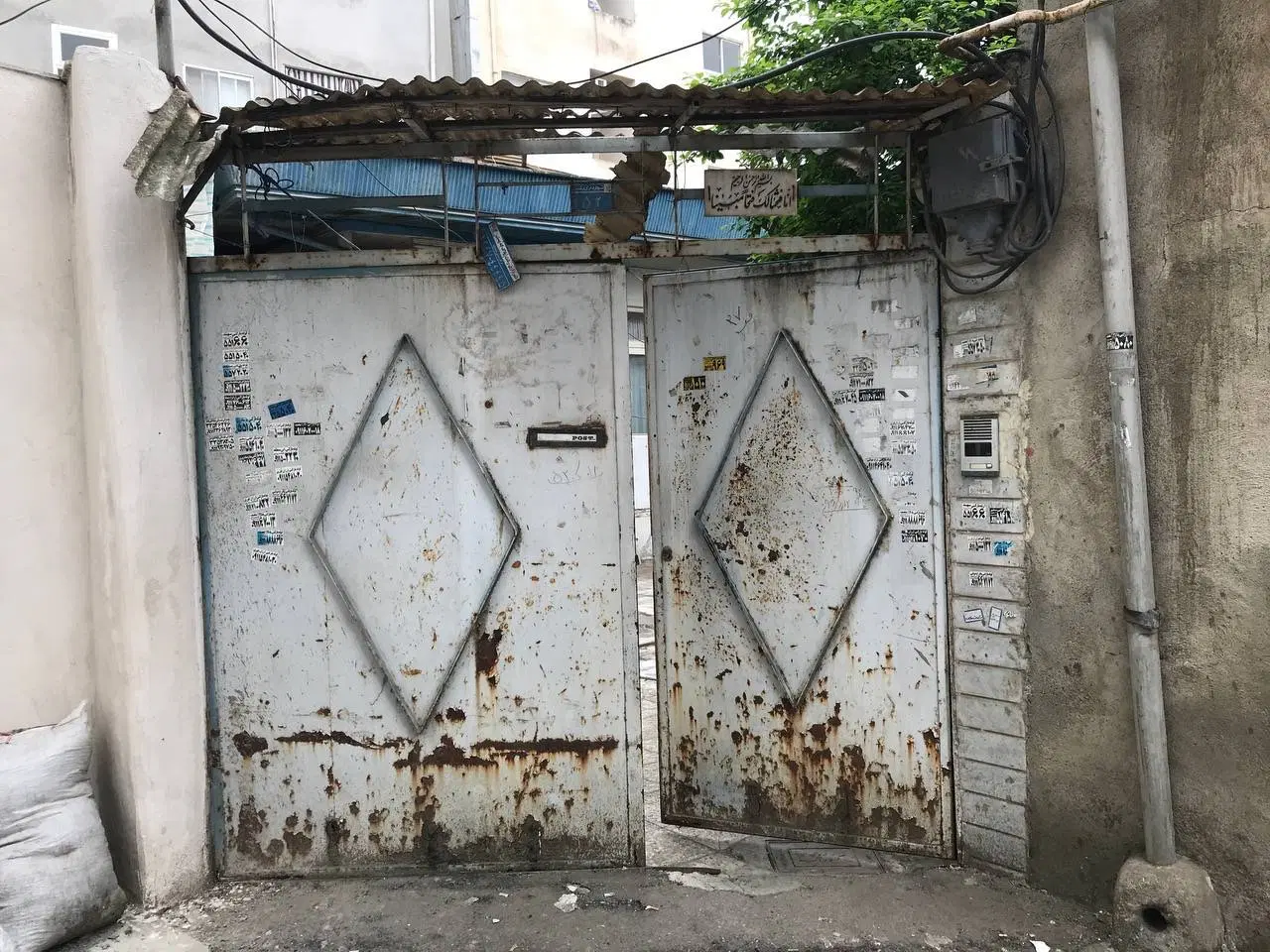 منزل ۲۲۰متری ۴خوابه