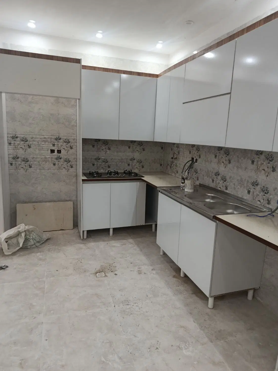 طبقه دوم رو مغازه .بحر خیابان دونبش