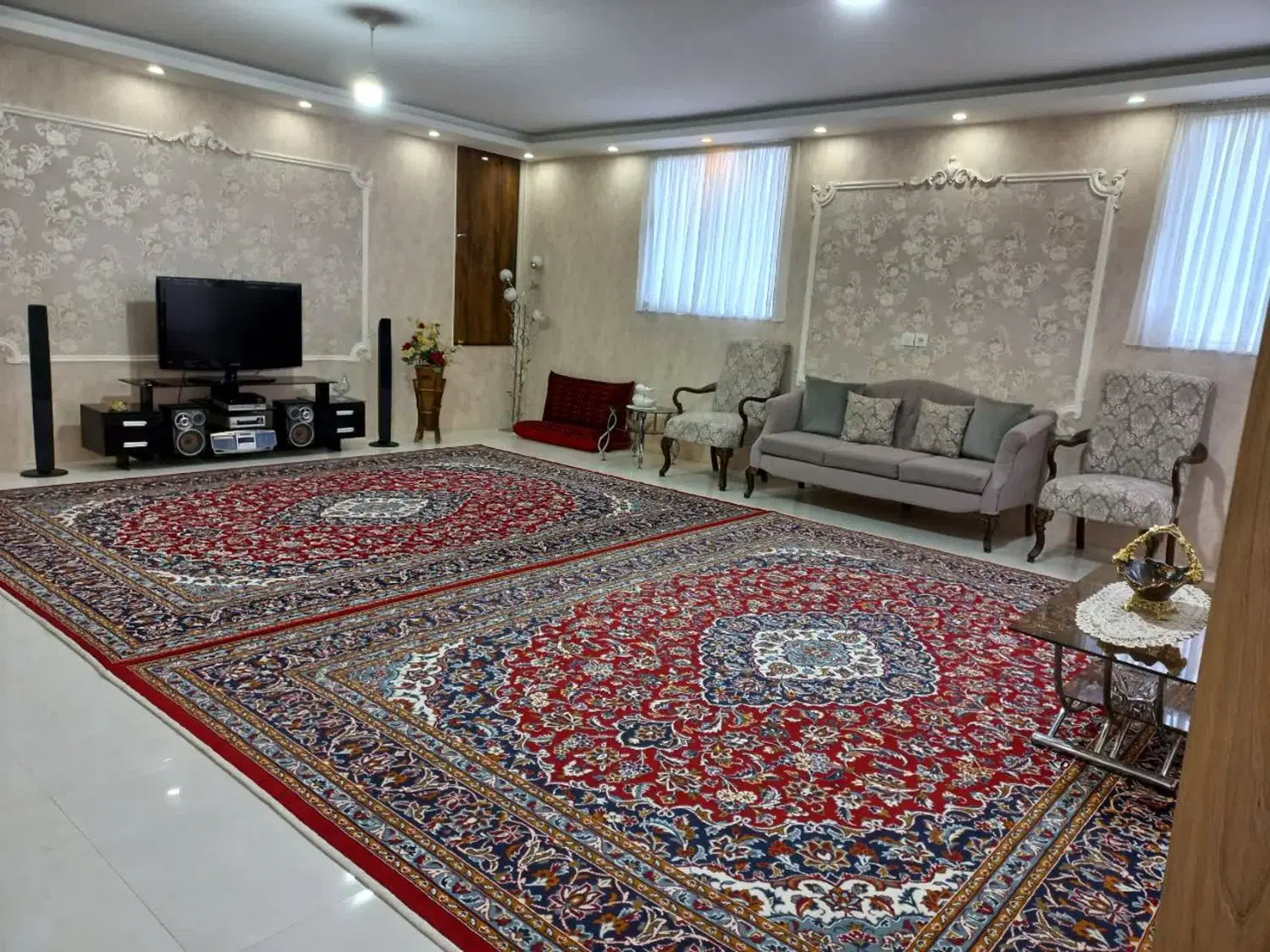 ۳ واحد آپارتمان مسکونی ۲ باب مفازه فروشی