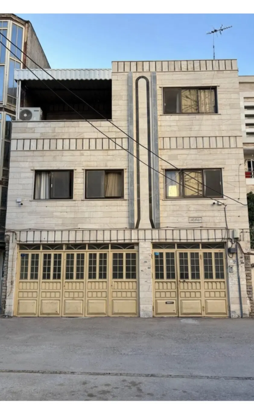 واحد دلباز با بهار خواب بزرگ در قلب شهر