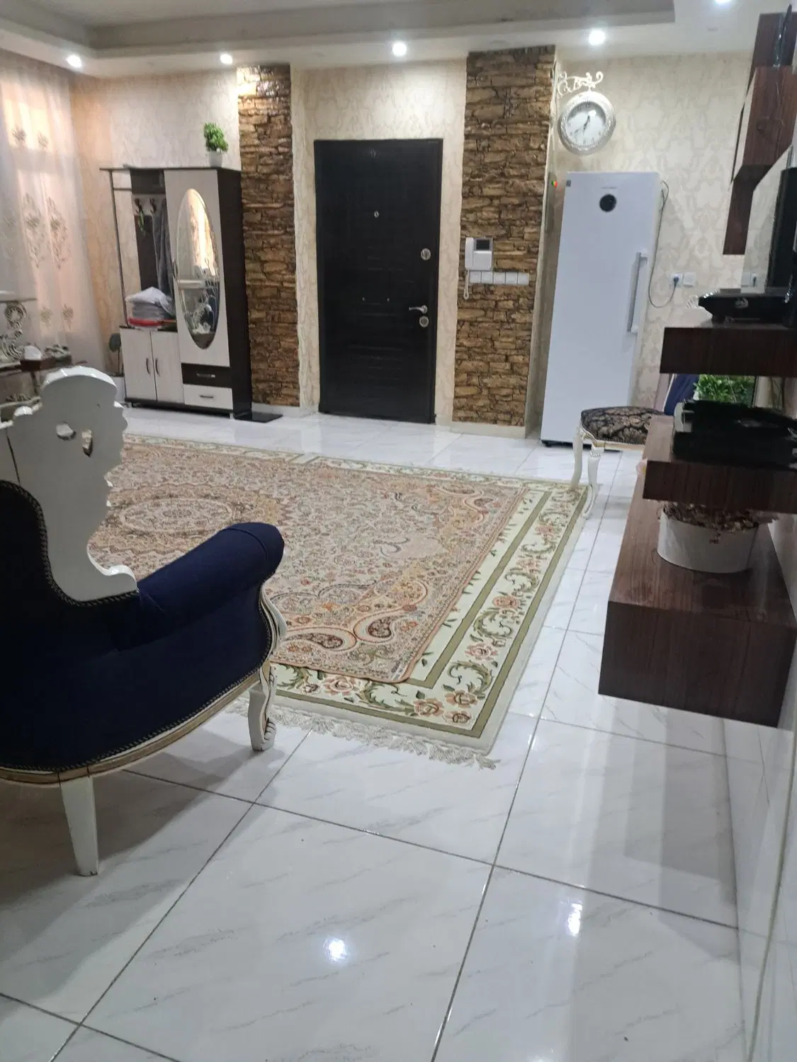 واحد ۹۳ متری با بهترین موقعیت مکانی