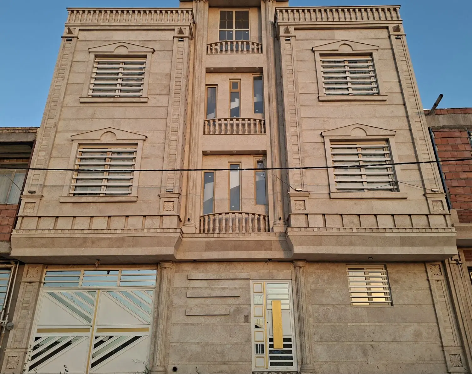 خانه سه طبقه