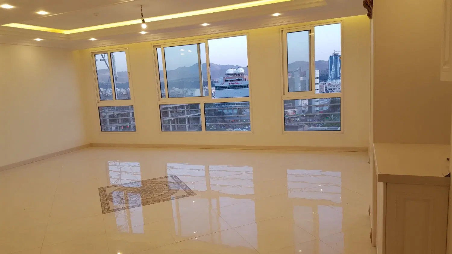 شاهکار معماری ، سازنده های طلایی ، مشارکت در ساخت
