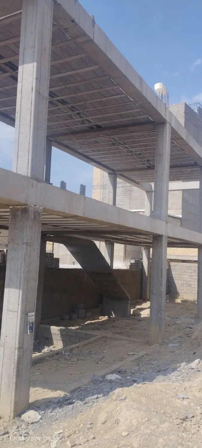 ساختمان نیمه کاره