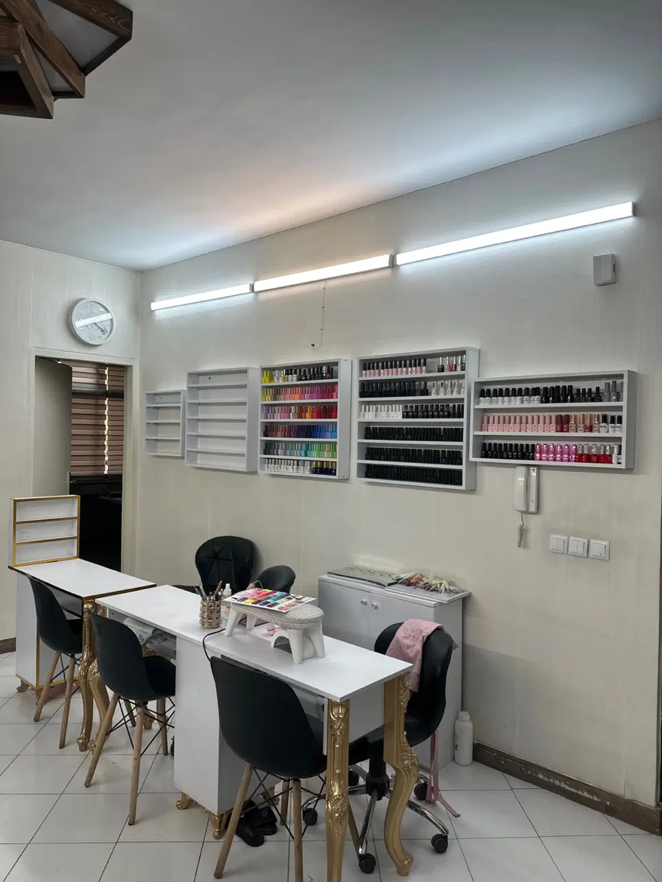 اجاره میز ناخن، تخت مژه و اتاق