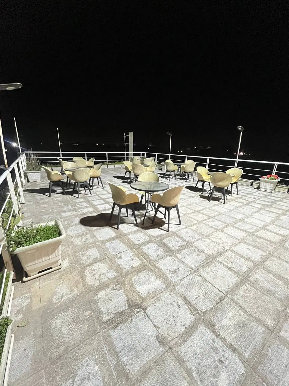 اجاره کافه و رستوران یکساله دید به دریا
