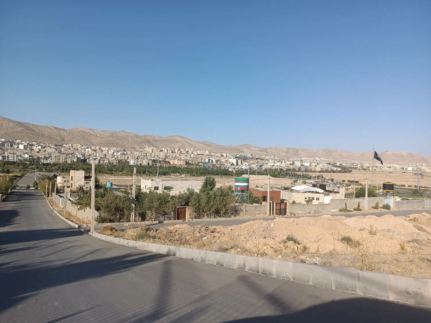 زمین ضابطه دار صدرا . کوهسار