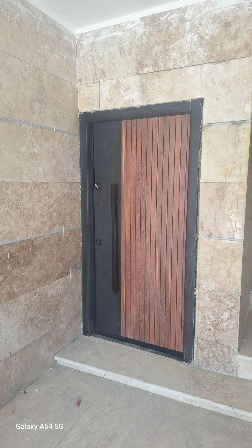 واحد ویلایی طبقه همکف با دو حیاط اختصاصی