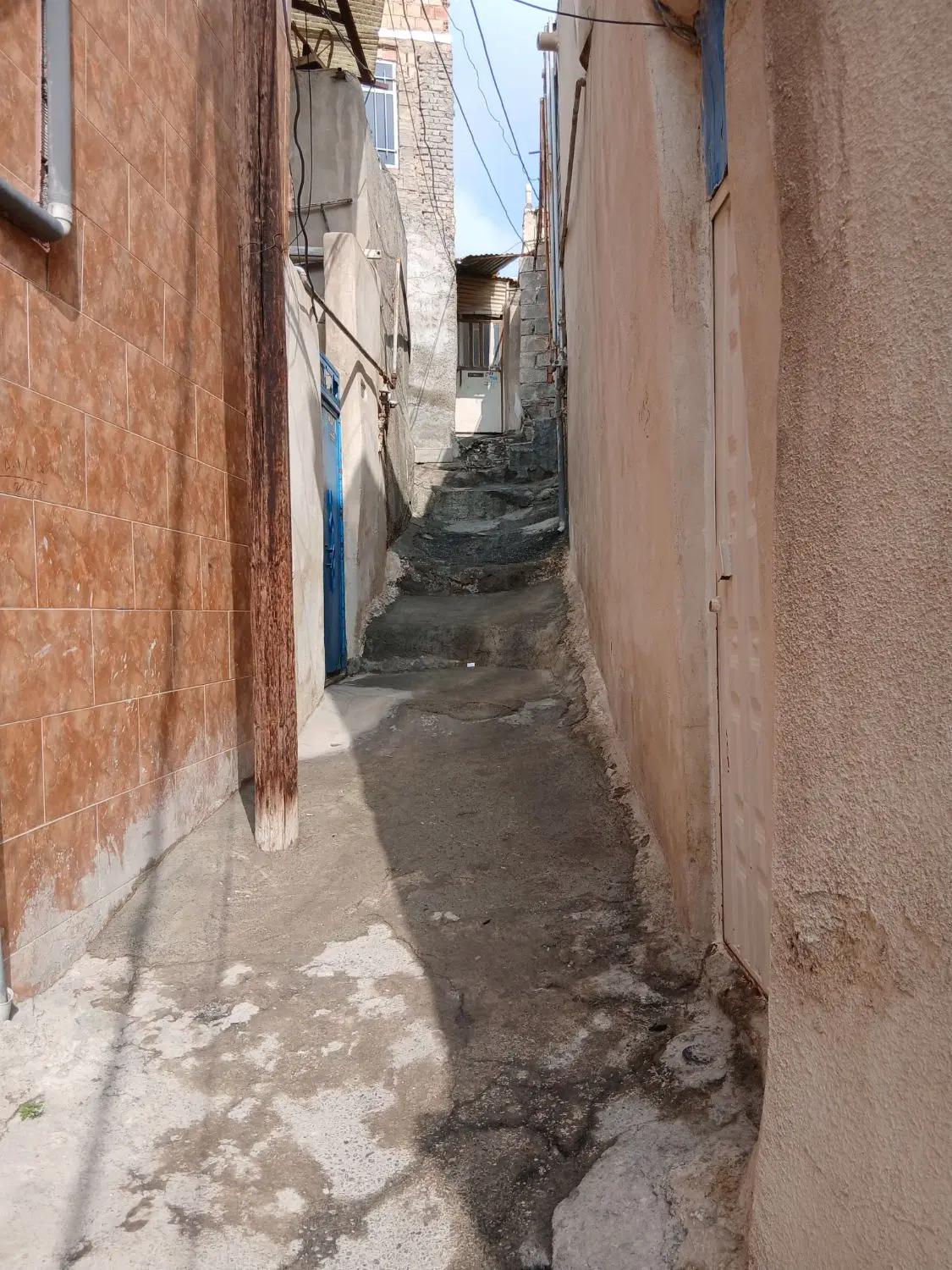 خانه دو طبقه نقلی
