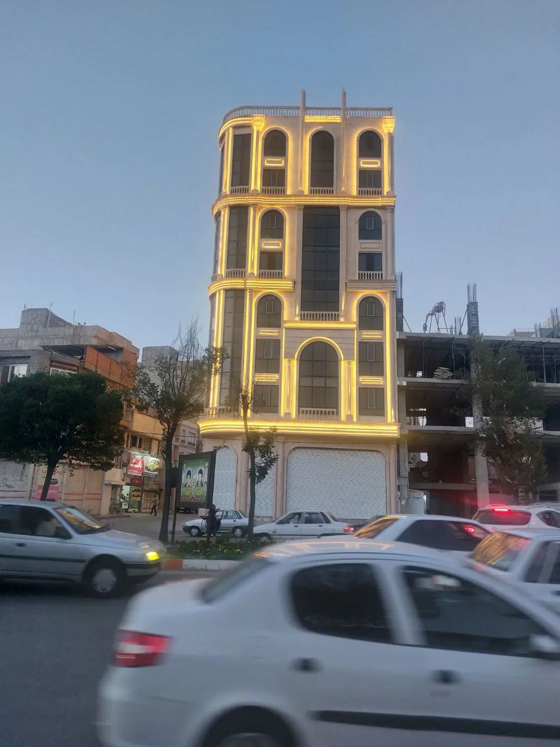 ۲۰۰متر تمام رهن فقط یک میلیارد در چهار راه حافظ