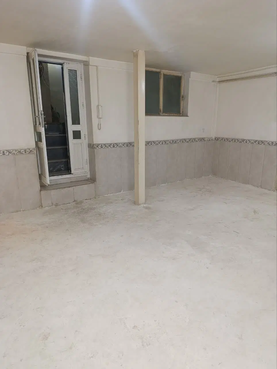 خانه ی اجاره ای نیمکف با ورودی مشترک