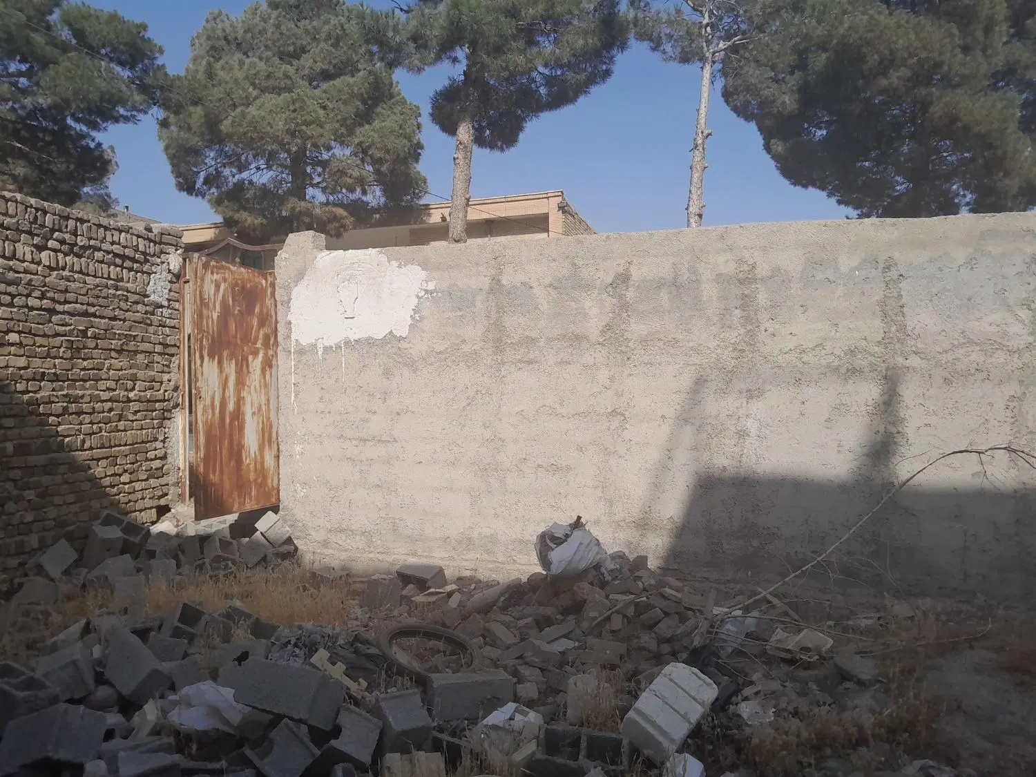 زمین چهاردیواری