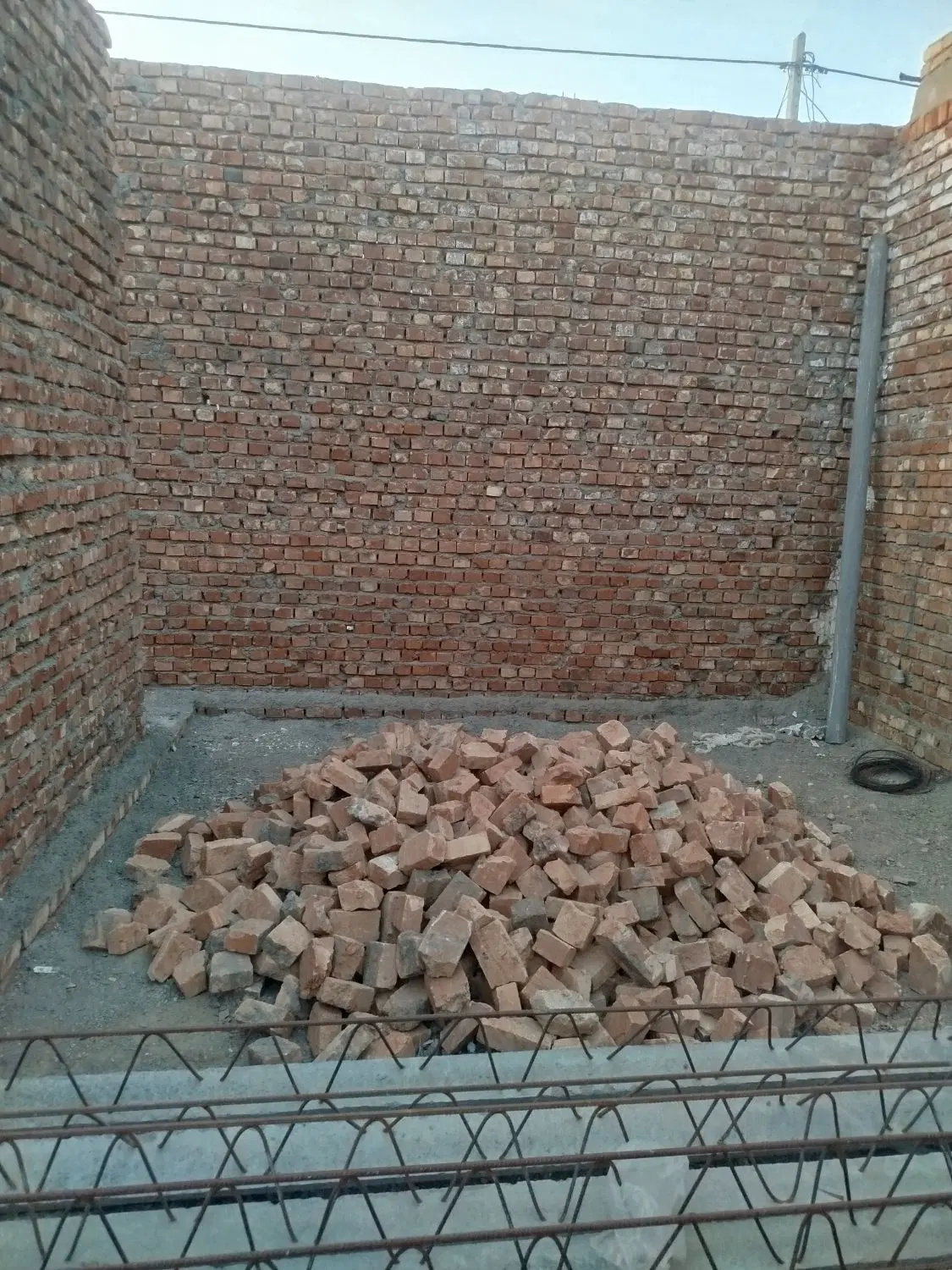 سیادک کناره زمین دادگستری