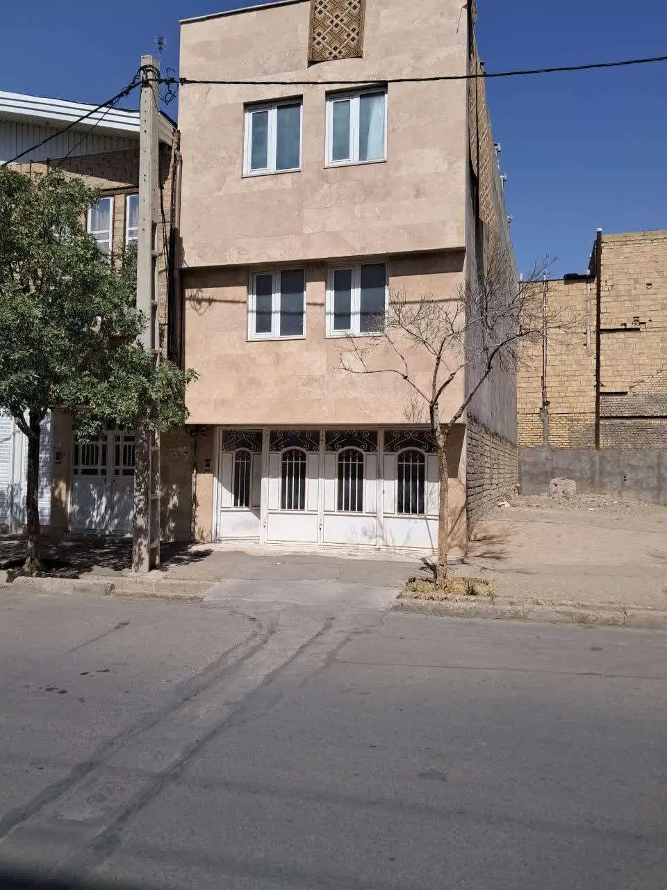 منزل مسکونی بهرخیابان