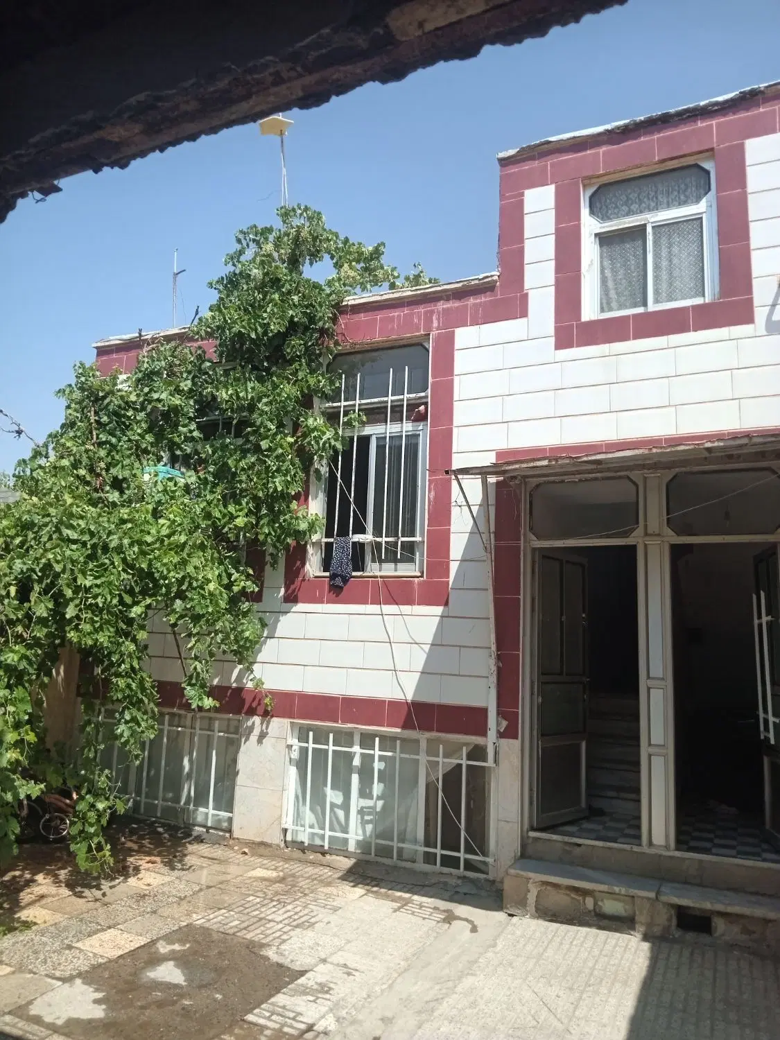 خانه مسکونی و تجاری