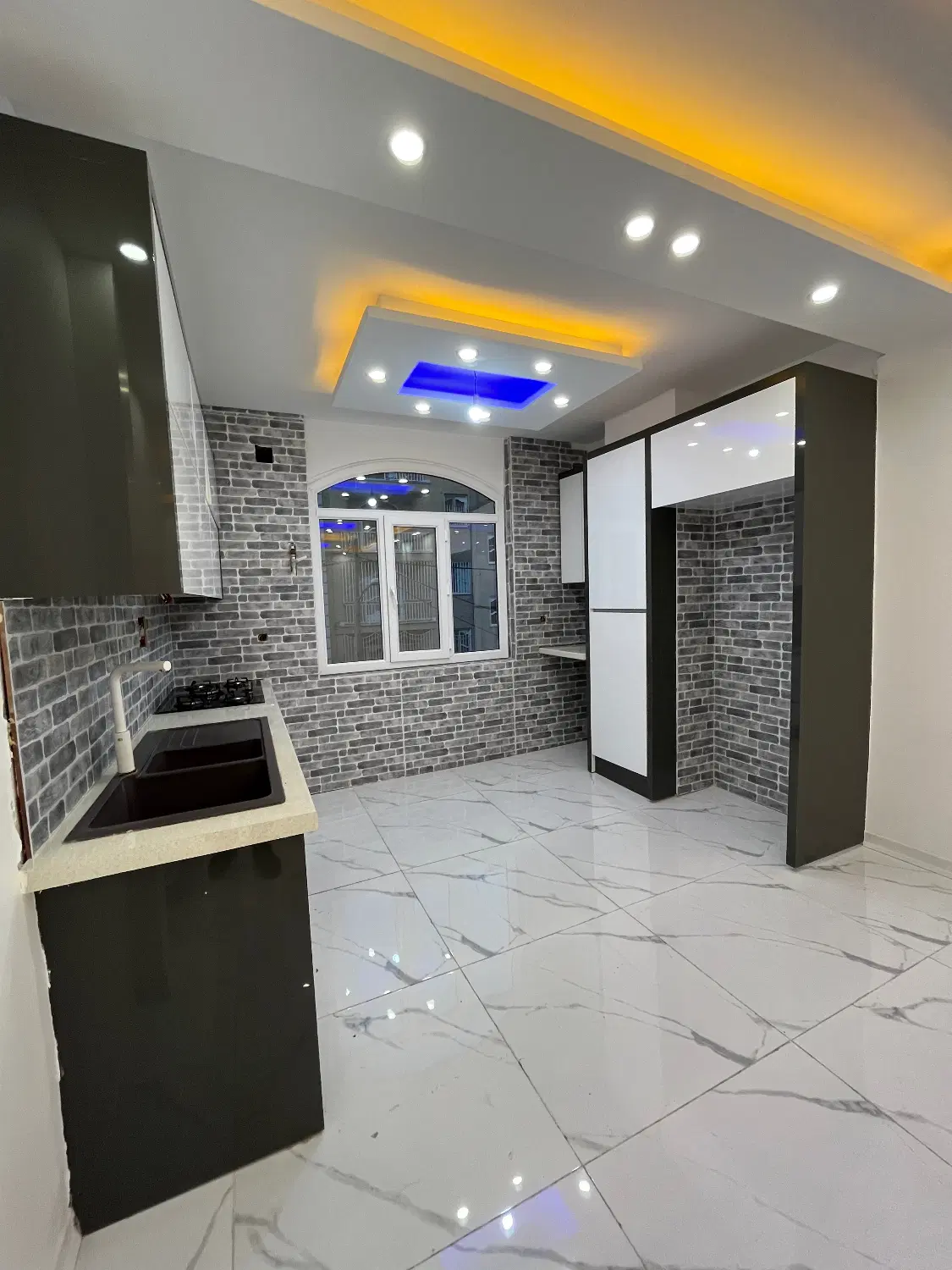 آپارتمان ۷۰متری کم واحد پونک