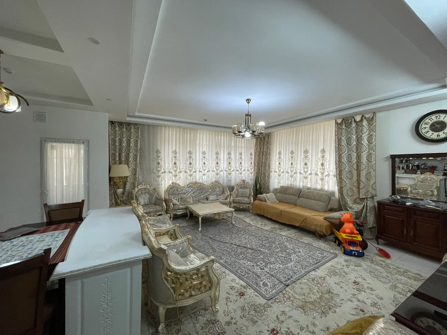 اوایل اقدسیه ۱۰۹ متری سر دونبش