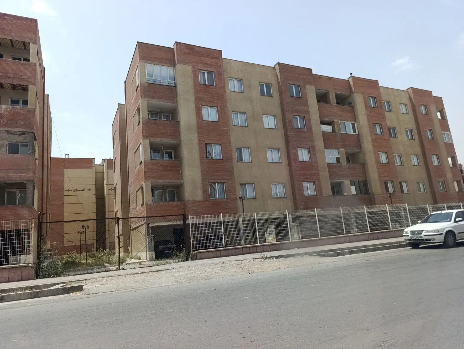 آپارتمان85 متری 2خوابشهرستان گلبهاربلوار جمهوری 24