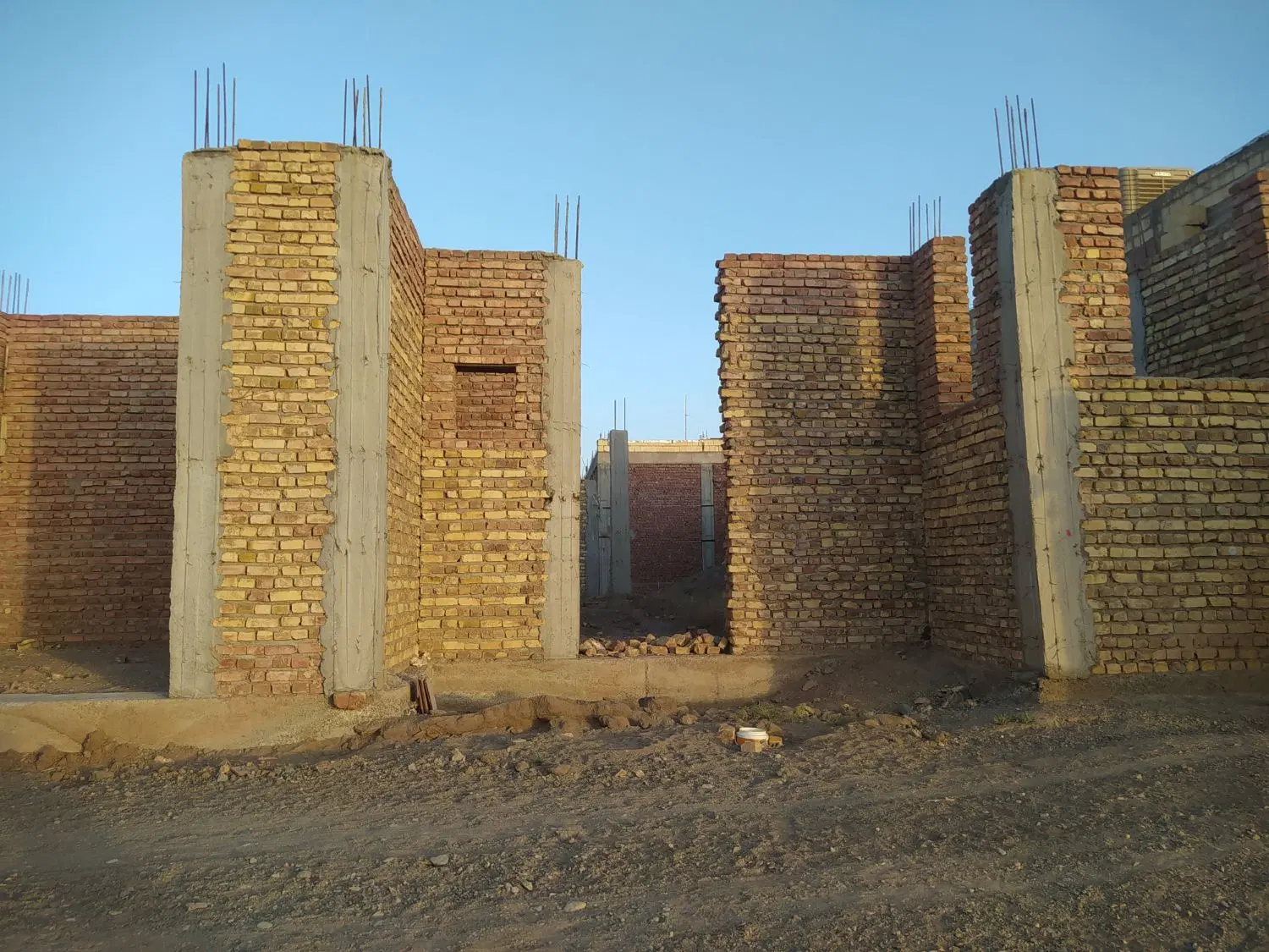 زمین نیمه ساز فروشی