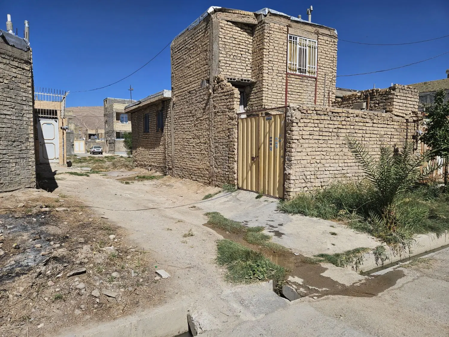 زمینی به مساحت ۹۰ متر