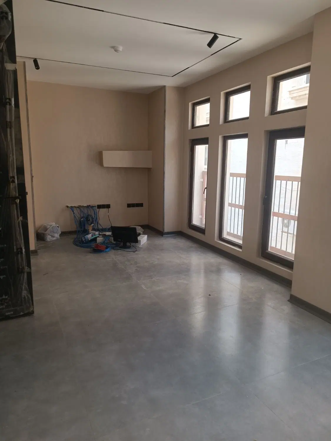 رهن واحد اداری 120متری محدوده گمرک