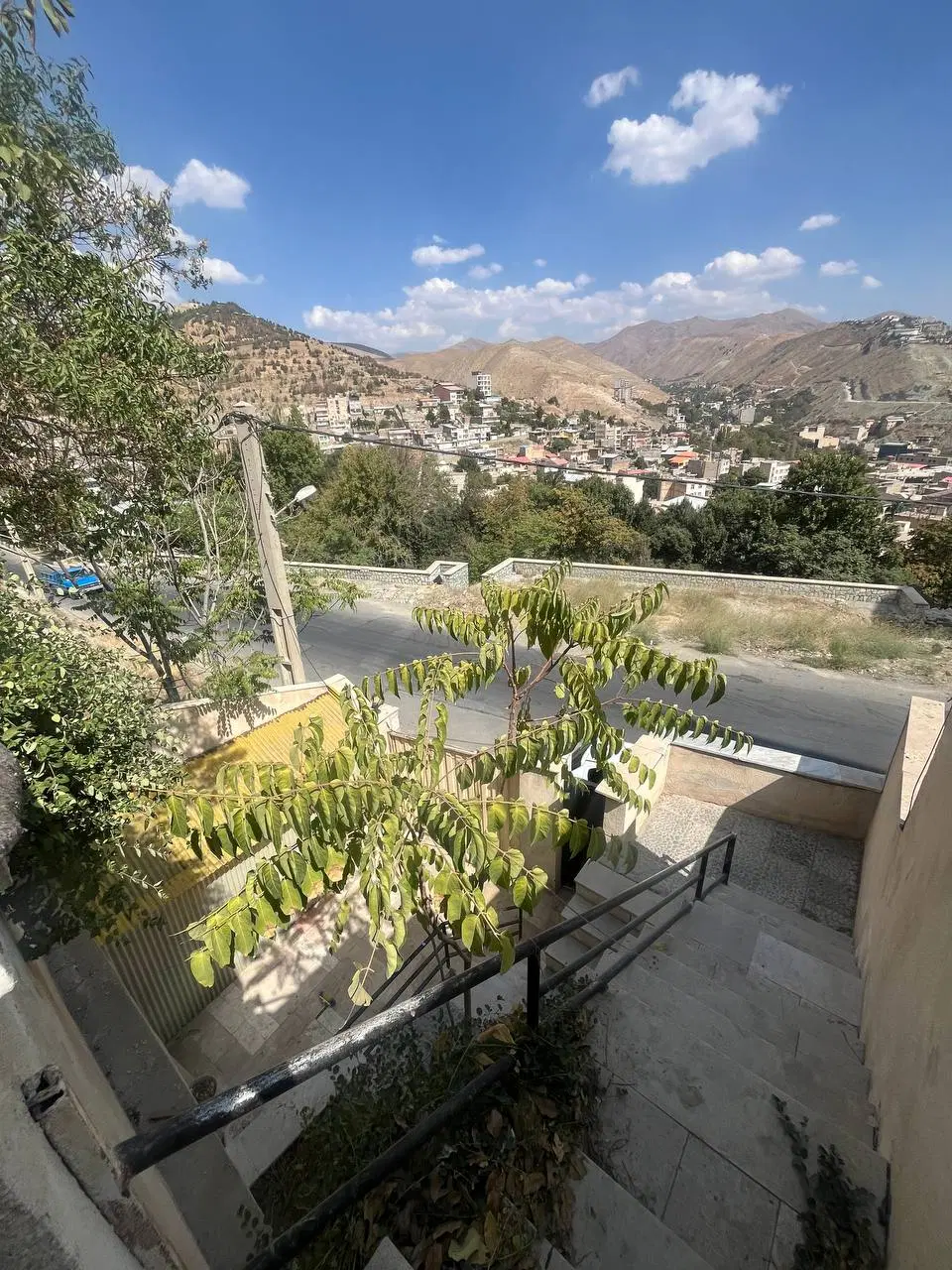 ۱۲۵متر،مرکز شهر،تراس قابل چیدمان،زیر قیمت
