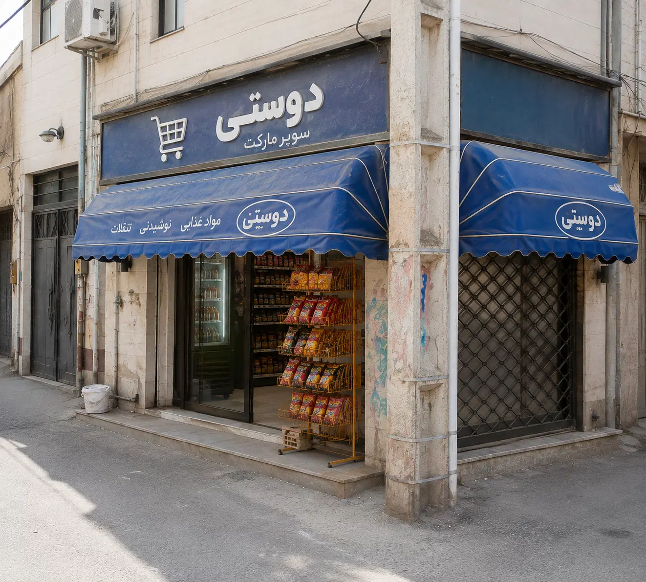 مغازه ای حدودا ۱۴ متری در حمیدیان