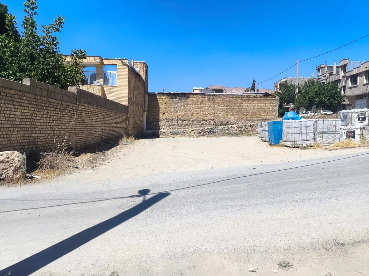 زمین فروشی
